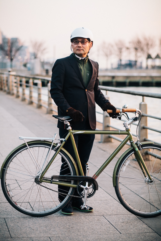 Rides a Charge Plug single speed  Heading home from a meeting in TriBeCa   On the Hudson River Greenway at Bethune St., Manhattan